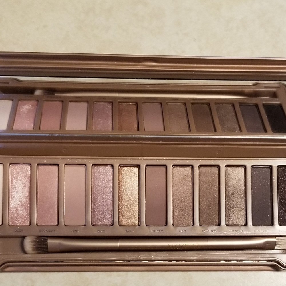 Urban Decay Naked 3 Eyeshadow Palette - Picture 2 of 9